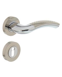 INTERSTEEL Deurkruk 1688 Sharon op rond rozet 7mm nokken met sleutelgat plaatjes chroom/nikkel mat