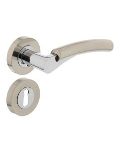 INTERSTEEL Deurkruk 1700 Bryan op rond rozet 7mm nokken met sleutelgat plaatjes chroom/nikkel mat